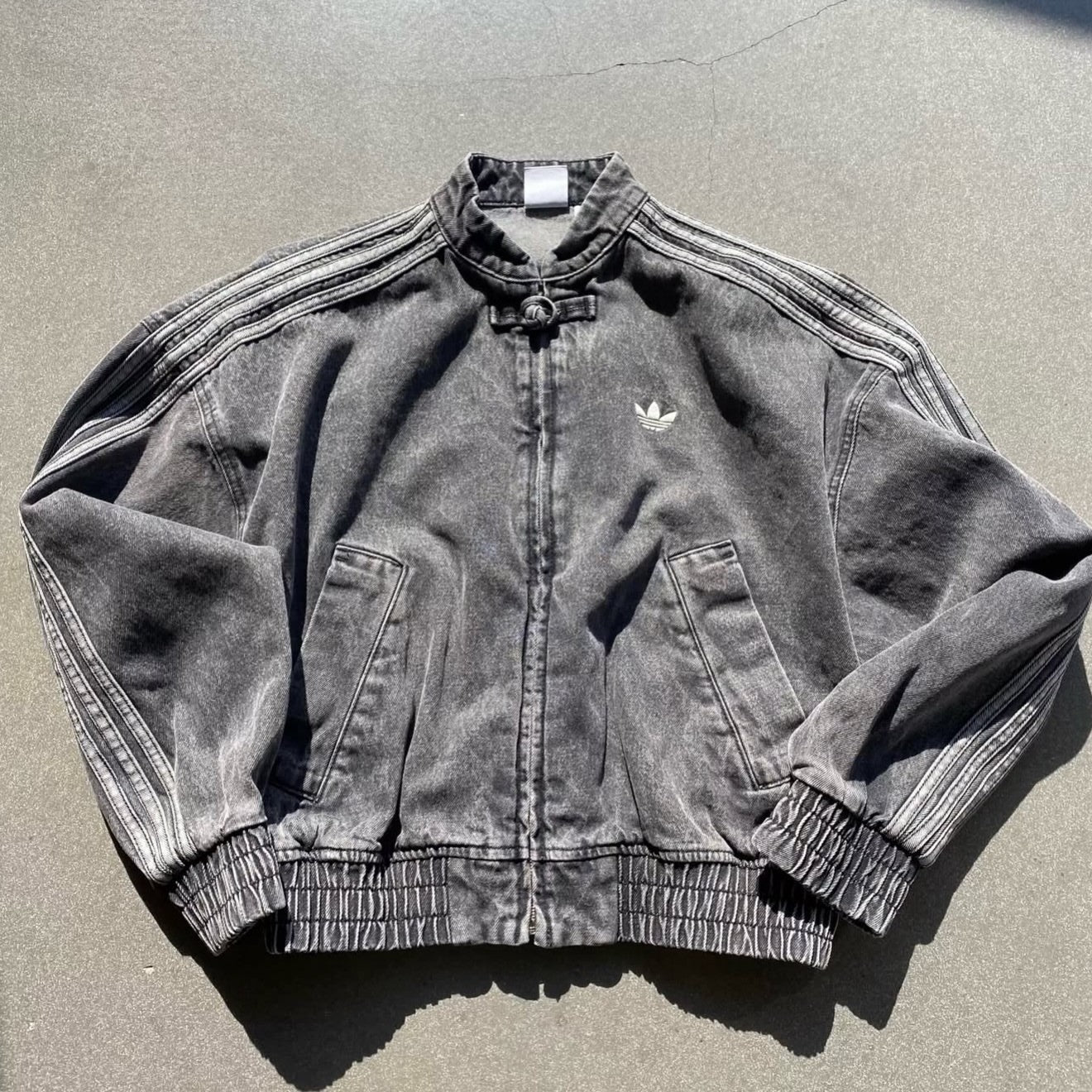 Vintage Washed Denim CNY Jacket – Chinese Knot Streetwear Oversized Unisex Jacket with Stripe Sleeves